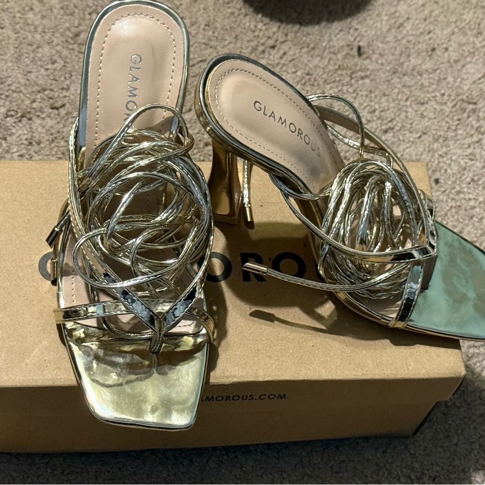 Glamorous Silver Party Pumps